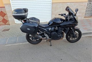Suzuki Naked Negra