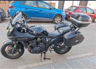 Suzuki Naked Negra