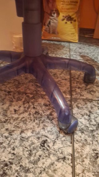 Silla de oficina azul y negra