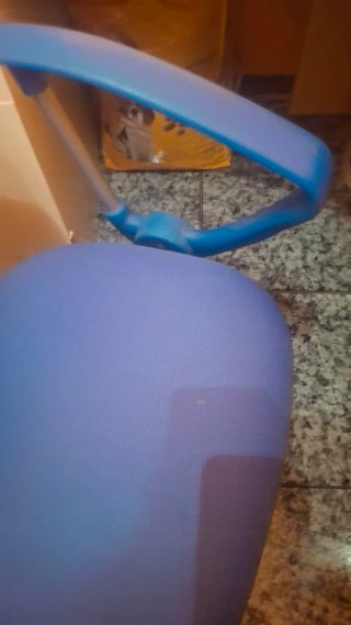Silla de oficina azul y negra
