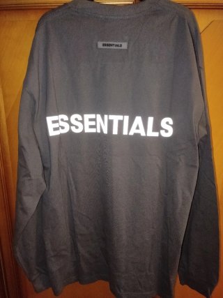 Camiseta Essentials manga larga