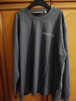Camiseta Essentials manga larga