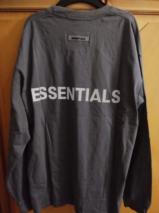 Camiseta Essentials manga larga