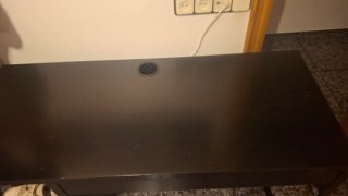 Escritorio negro con cajón