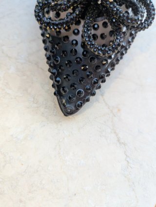Tacchi neri con strass e fiocco