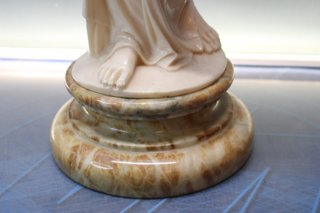 Escultura de Hebe de Thorvaldsen, diosa griega de la juventud.