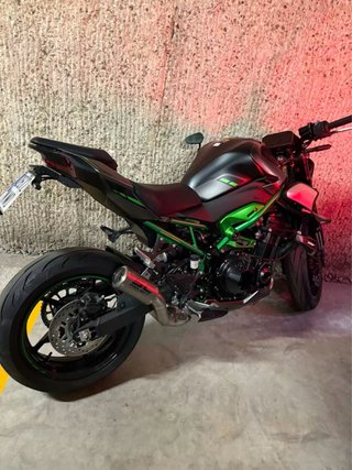 Kawasaki Z900 A2 Negra y Verde