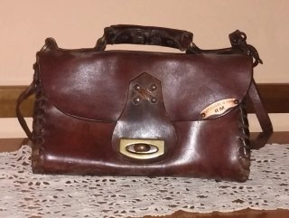 Borsa vero cuoio artigianale vintage.