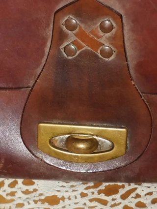 Borsa vero cuoio artigianale vintage.