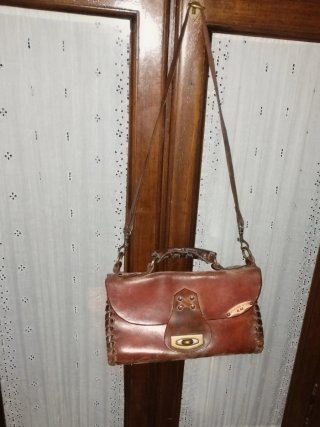 Borsa vero cuoio artigianale vintage.