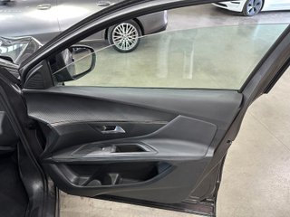 Peugeot 3008 225 eEAT8 Allure (2022)