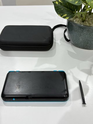 Nintendo 2DS XL Negra/Azul + Funda