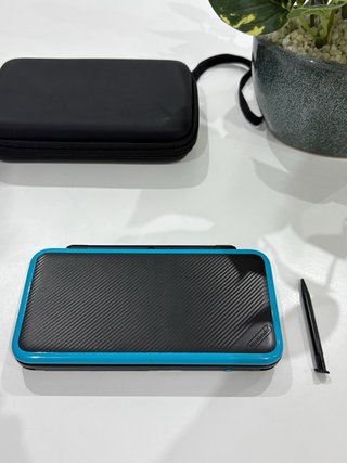 Nintendo 2DS XL Negra/Azul + Funda