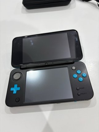 Nintendo 2DS XL Negra/Azul + Funda