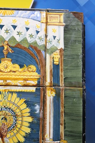 Antiguo retablo cerámico de la Virgen del Pilar, firmado.