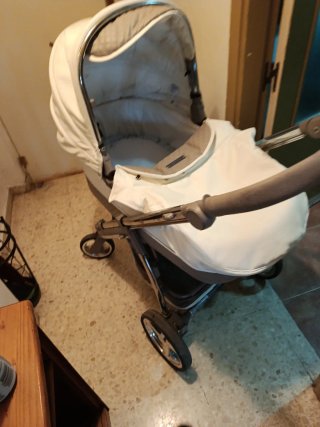 Carro de bebé blanco
