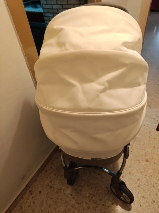 Carro de bebé blanco