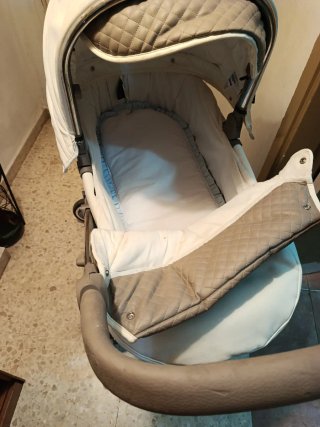Carro de bebé blanco