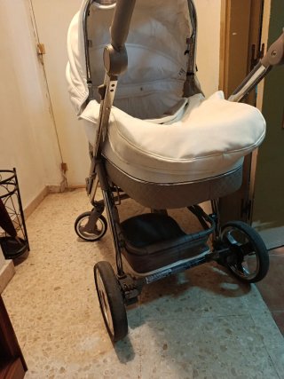 Carro de bebé blanco