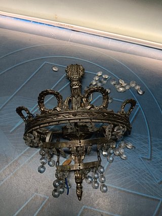 aplique de pared, estilo Imperio, bronce o latón envejecido con lágrimas de cristal de roca