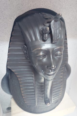 Escultura + libro: Skel, Tutankhamon 100 aniversario. Numerada y certificada.