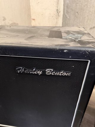 Lote 2 Amplificadores Ampeg BA115 y Harley Benton