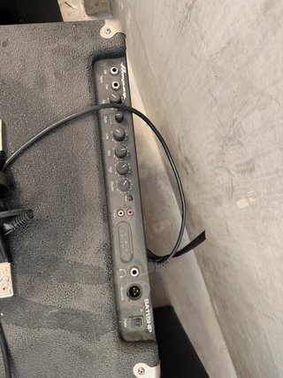 Lote 2 Amplificadores Ampeg BA115 y Harley Benton