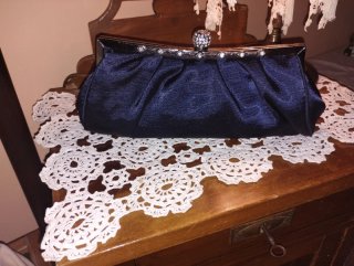 Pochette vintage raso blu con strass