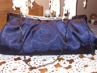 Pochette vintage raso blu con strass