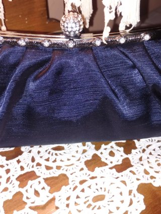 Pochette vintage raso blu con strass