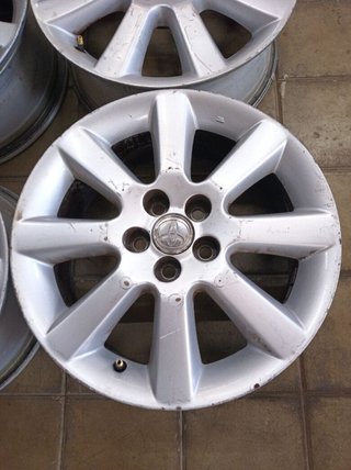 Toyota juego de llantas avensis berlina t25 101560