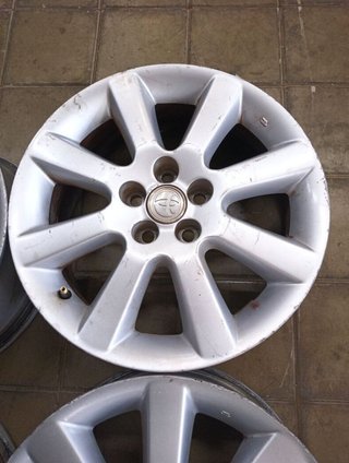 Toyota juego de llantas avensis berlina t25 101560
