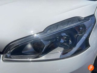 Peugeot 208 5P Signature 1.2L PureTech 81KW (110CV)