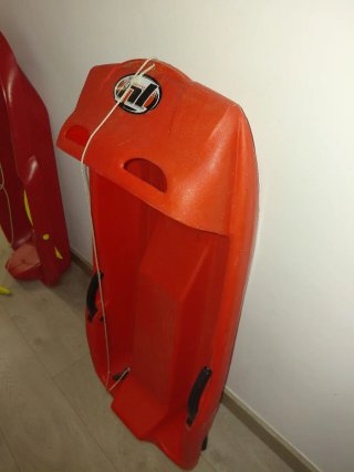 Trineo rojo 2 plazas con cuerda