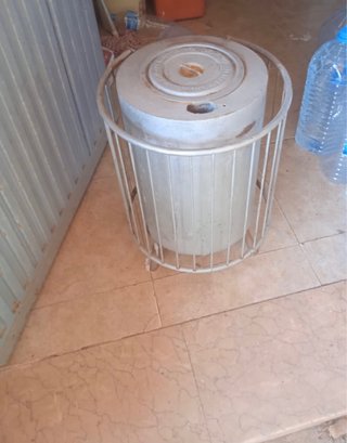 Estufa de leña metálica