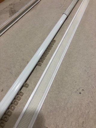 Rieles para cortinas metálicos blancos