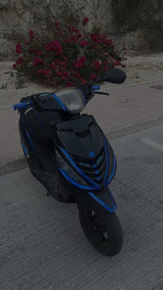 Piaggio Zip SP Scooter Negra y Azul