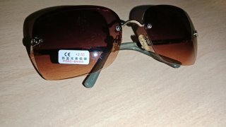 Gafas de sol marrones y plateadas
