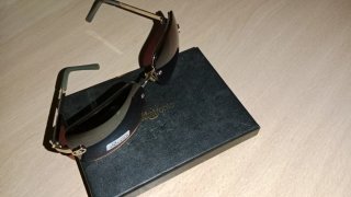 Gafas de sol marrones y plateadas