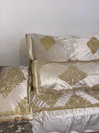 Decoración Henna Tela Dorada y Beige con pedrería