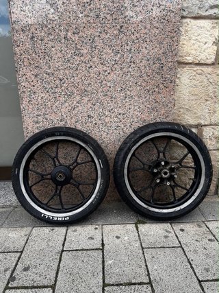 Llanta Supermotard Rieju MRT Pirelli