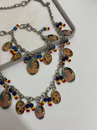 Set collana e bracciale vintage con ciondoli