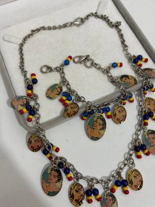 Set collana e bracciale vintage con ciondoli