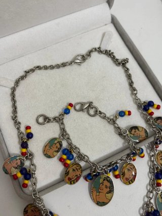 Set collana e bracciale vintage con ciondoli