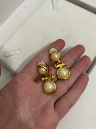 Orecchini vintage dorati con perle