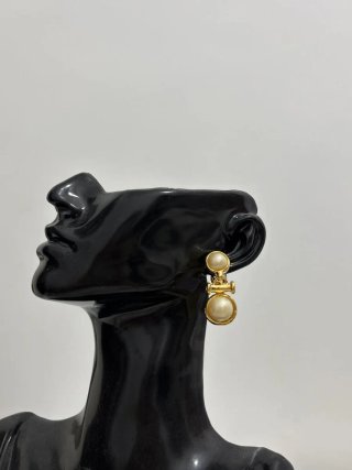 Orecchini vintage dorati con perle