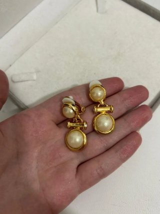 Orecchini vintage dorati con perle