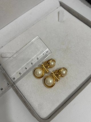 Orecchini vintage dorati con perle