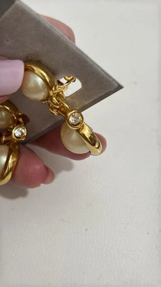 Orecchini vintage dorati con perle