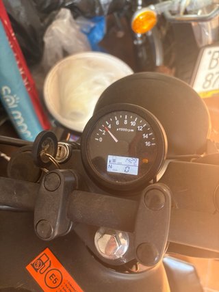 Brixton Cromwell 125 ABS Moto Naked Negra y Marrón